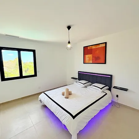 Sumptuous Luxury With Pool And Jacuzzi