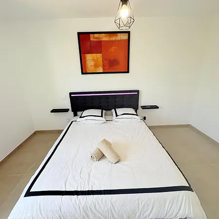 Sumptuous Luxury With Pool And Jacuzzi Villa