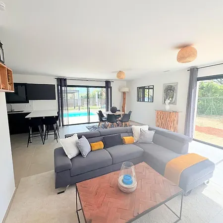 Sumptuous Luxury With Pool And Jacuzzi Teyran